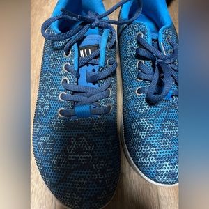 NO BULL like new daisy blue